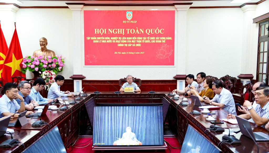 Hội nghị toàn quốc tập huấn về tổ chức và hoạt động của tổ chức Đảng, chính quyền, Mặt trận Tổ quốc, các đoàn thể chính trị ở cấp xã (mới).