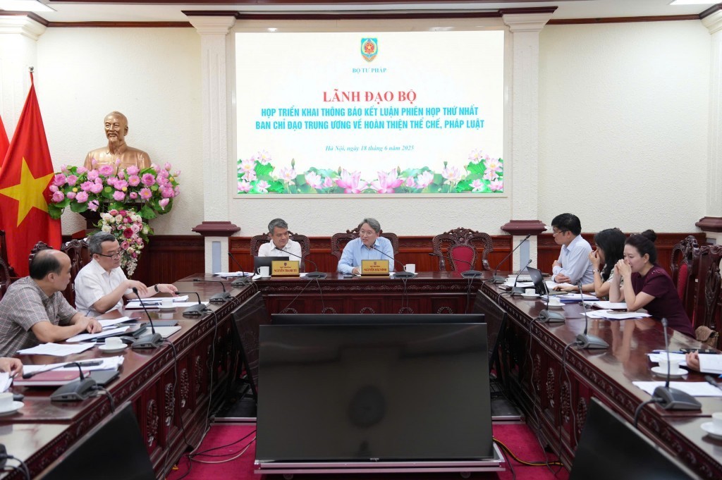 Triển khai tổ chức Hội nghị quán triệt chuyên sâu Nghị quyết số 66-NQ/TW ngày 30/4/2025 của Bộ Chính trị, Nghị quyết số 197/2025/QH15 ngày 17/5/2025 của Quốc hội, Nghị quyết số 140/NQ-CP ngày 17/5/2025 của Chính phủ