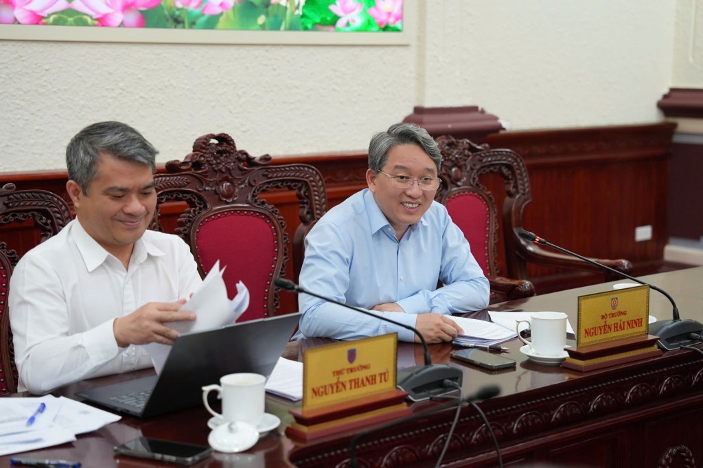 Triển khai tổ chức Hội nghị quán triệt chuyên sâu Nghị quyết số 66-NQ/TW ngày 30/4/2025 của Bộ Chính trị, Nghị quyết số 197/2025/QH15 ngày 17/5/2025 của Quốc hội, Nghị quyết số 140/NQ-CP ngày 17/5/2025 của Chính phủ