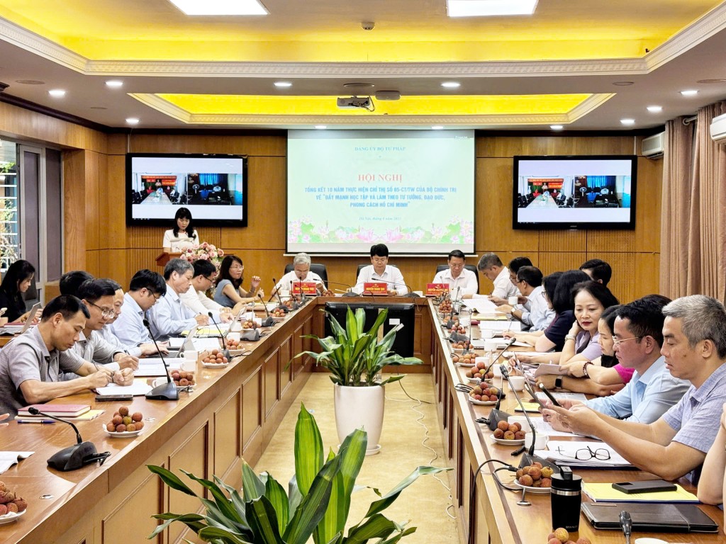 Đưa việc học tập và làm theo lời Bác trở thành động lực và giải pháp để cán bộ, đảng viên Bộ, ngành Tư pháp hoàn thành nhiệm vụ trong kỷ nguyên mới