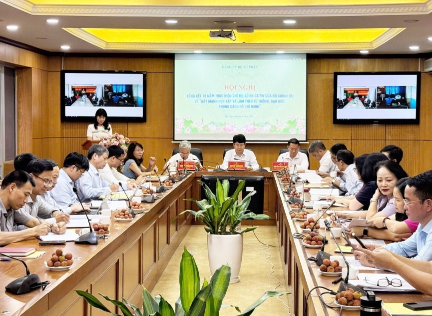 Đưa việc học tập và làm theo lời Bác trở thành động lực và giải pháp để cán bộ, đảng viên Bộ, ngành Tư pháp hoàn thành nhiệm vụ trong kỷ nguyên mới