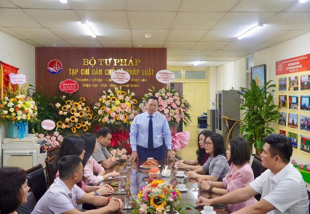 Thứ trưởng Nguyễn Thanh Ngọc chúc mừng Tạp chí Dân chủ và Pháp luật nhân kỷ niệm 100 năm Ngày Báo chí cách mạng Việt Nam