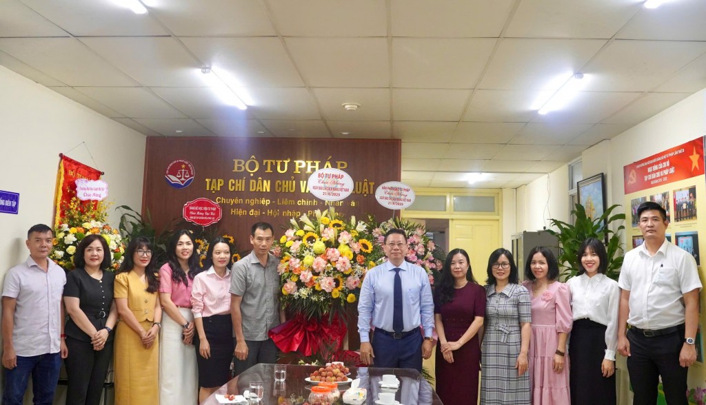 Thứ trưởng Nguyễn Thanh Ngọc chúc mừng Tạp chí Dân chủ và Pháp luật nhân kỷ niệm 100 năm Ngày Báo chí cách mạng Việt Nam