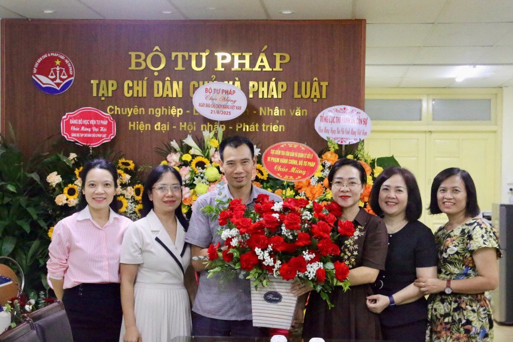 Thứ trưởng Nguyễn Thanh Ngọc chúc mừng Tạp chí Dân chủ và Pháp luật nhân kỷ niệm 100 năm Ngày Báo chí cách mạng Việt Nam