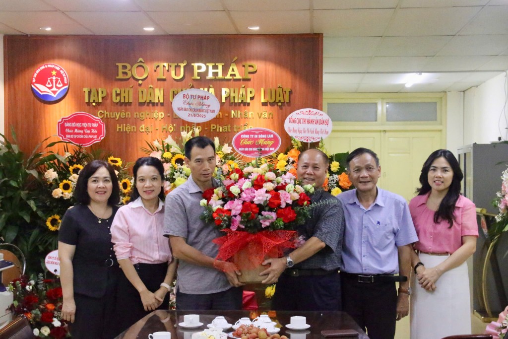 Thứ trưởng Nguyễn Thanh Ngọc chúc mừng Tạp chí Dân chủ và Pháp luật nhân kỷ niệm 100 năm Ngày Báo chí cách mạng Việt Nam