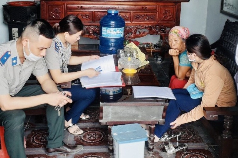 Hoàn thiện pháp luật về quyền, nghĩa vụ của đương sự, người có quyền lợi, nghĩa vụ liên quan trong thi hành án dân sự