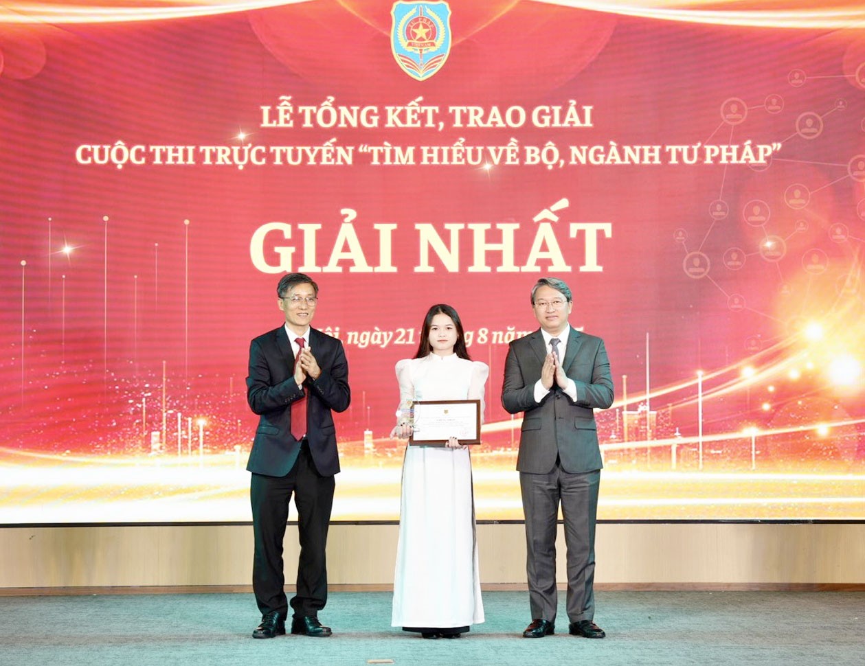 Bộ Tư pháp tổ chức Lễ trao giải 