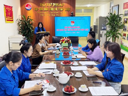 Chi đoàn Tạp chí Dân chủ và Pháp luật quyết tâm thực hiện thắng lợi các nhiệm vụ chính trị trong nhiệm kỳ 2025 - 2027