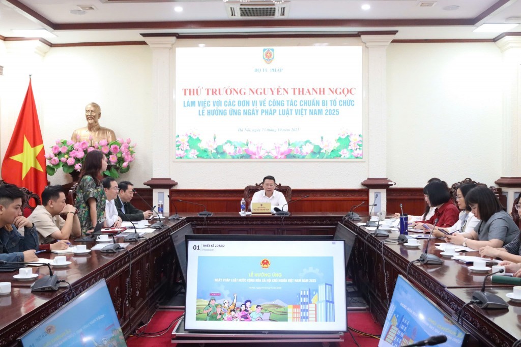 Khẩn trương hoàn thiện công tác chuẩn bị tổ chức Lễ hưởng ứng Ngày Pháp luật Việt Nam năm 2025