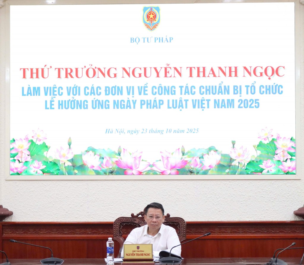 Khẩn trương hoàn thiện công tác chuẩn bị tổ chức Lễ hưởng ứng Ngày Pháp luật Việt Nam năm 2025