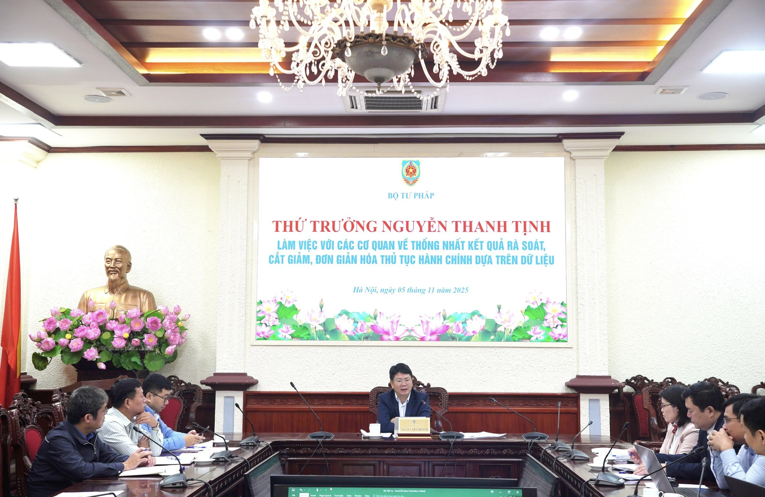 Thứ trưởng Bộ Tư pháp Nguyễn Thanh Tịnh làm việc với các cơ quan về thống nhất kết quả rà soát, cắt giảm, đơn giản hóa thủ tục hành chính dựa trên dữ liệu