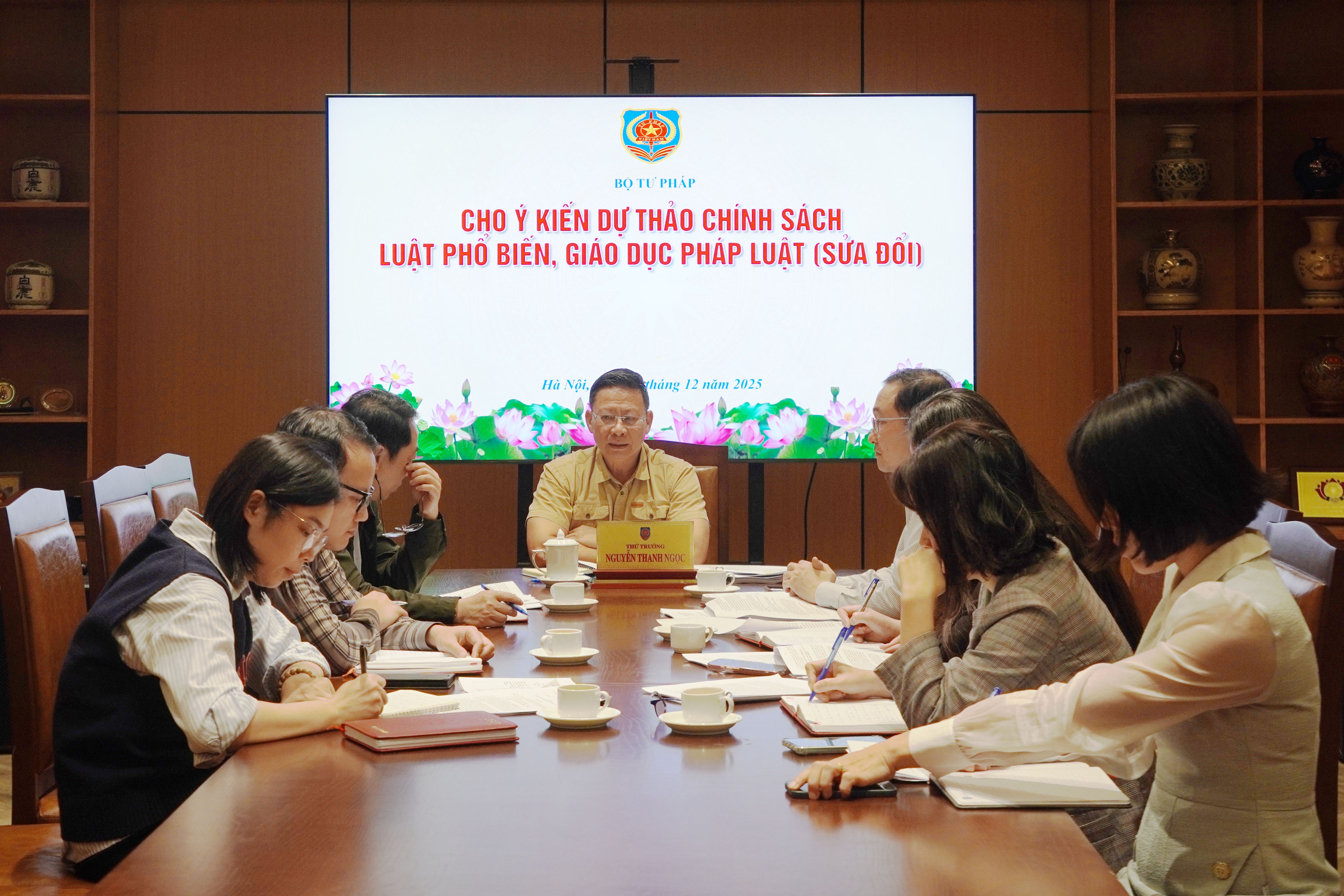 Hoàn thiện chính sách về phổ biến, giáo dục pháp luật cho các đối tượng đặc thù, yếu thế để không ai bị bỏ lại phía sau