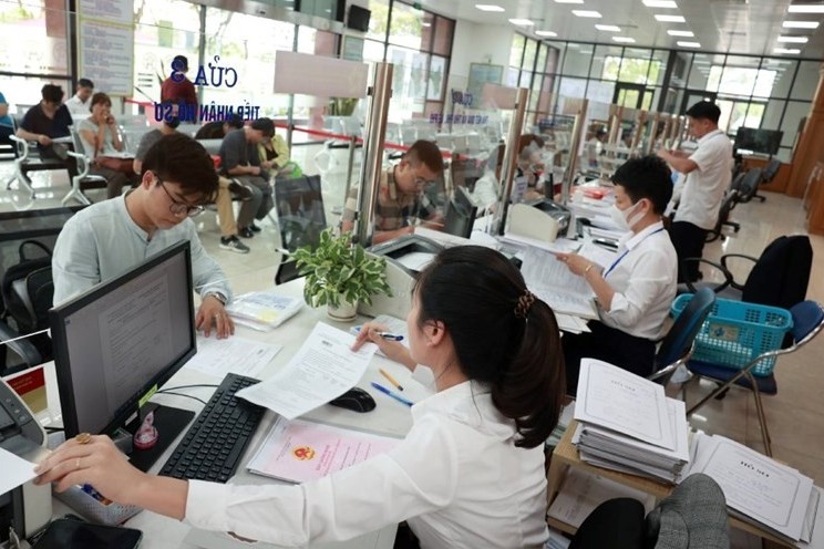 Tư tưởng Hồ Chí Minh về lợi ích gắn với dân trong hoạt động công vụ