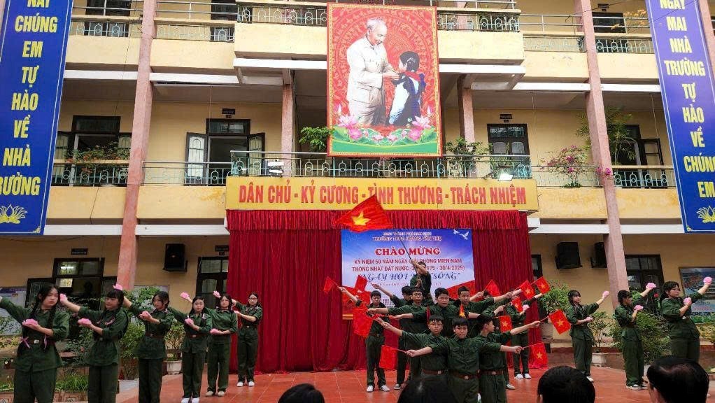 Mô hình “lớp học mở” tại trường THCS Hoàng Văn Thụ (Ninh Bình): Kiến tạo ý thức công dân từ di sản, lịch sử và thực tiễn cuộc sống