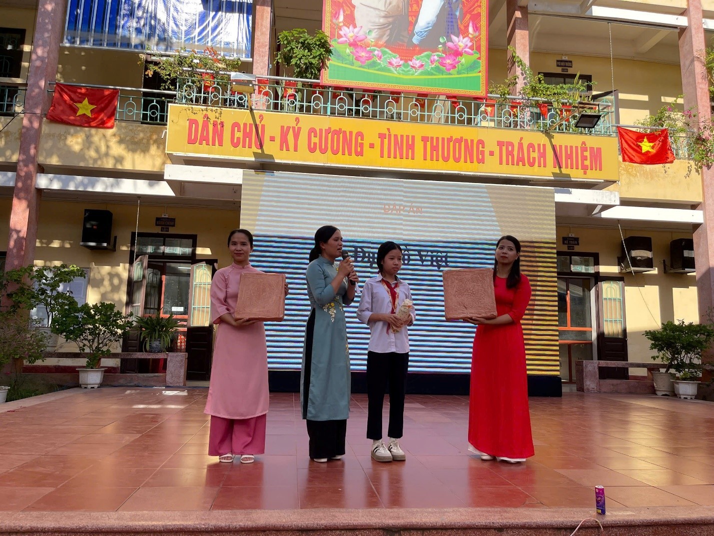 Mô hình “lớp học mở” tại trường THCS Hoàng Văn Thụ (Ninh Bình): Kiến tạo ý thức công dân từ di sản, lịch sử và thực tiễn cuộc sống