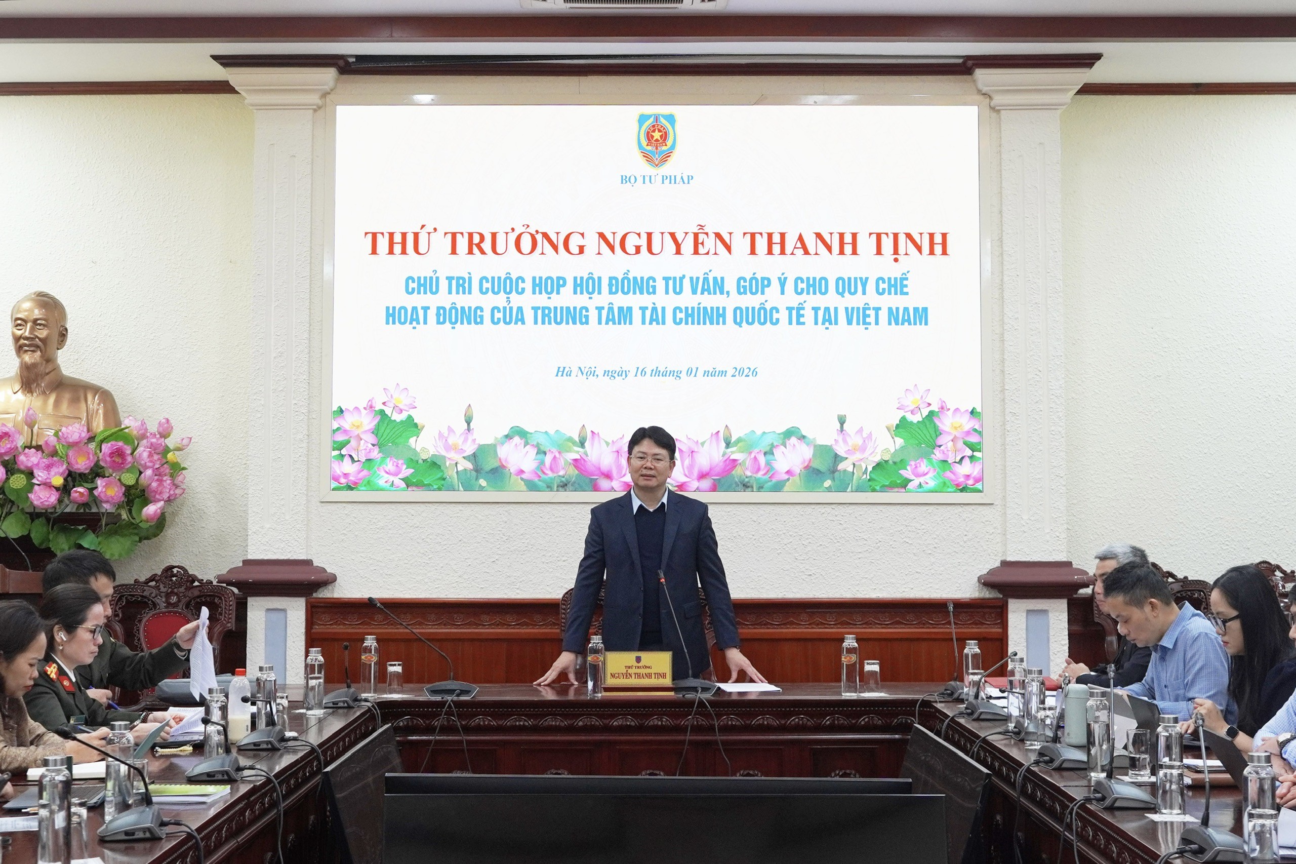 Xây dựng Quy chế hoạt động của Trung tâm tài chính quốc tế Việt Nam