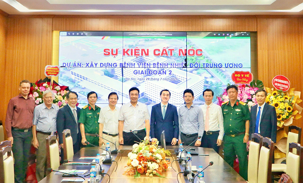 Bệnh viện Bệnh Nhiệt đới Trung ương bứt phá toàn diện, khẳng định vị thế bệnh viện chuyên sâu hàng đầu