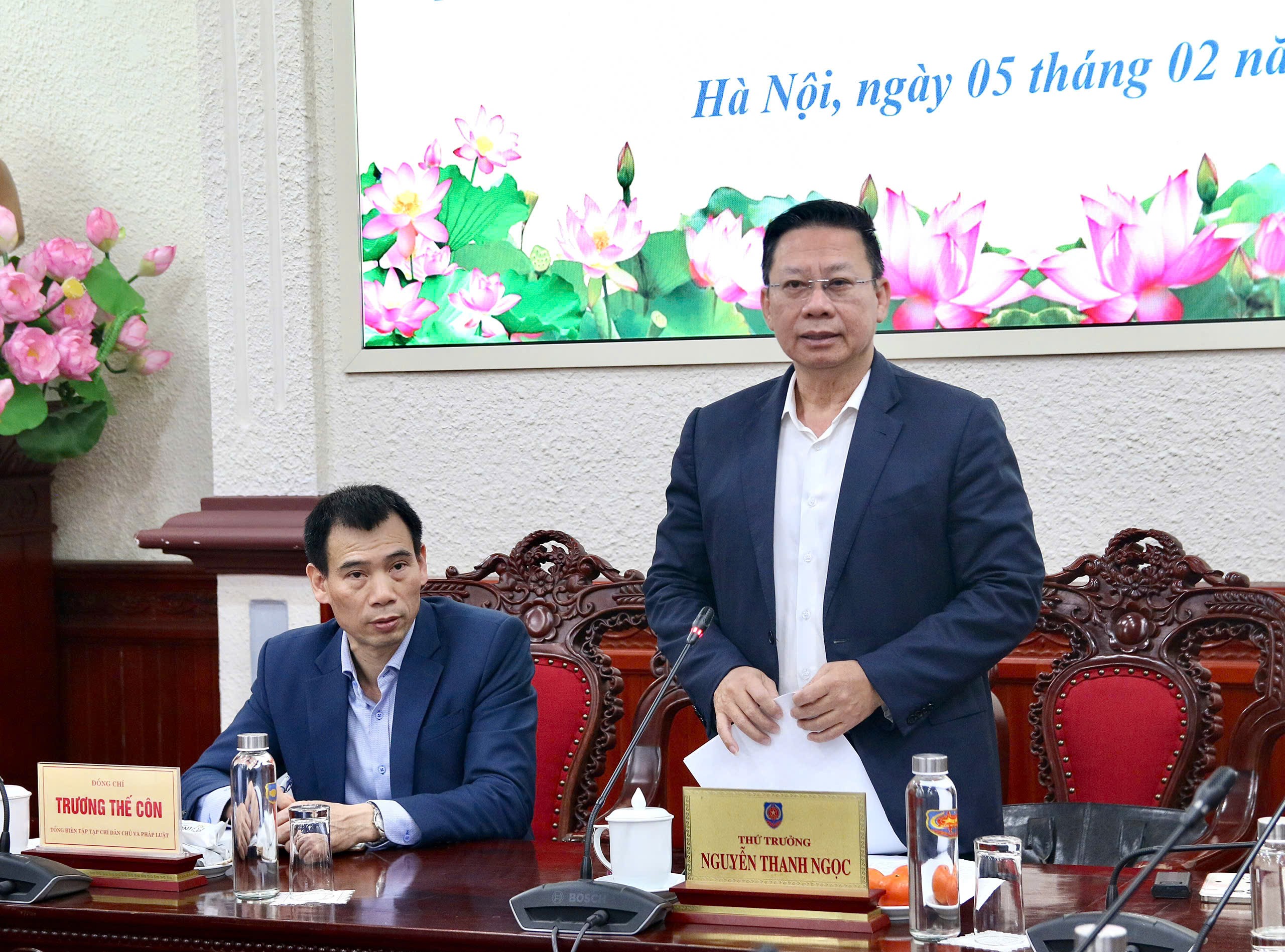 Hoàn thiện Luật Tiếp cận thông tin để khơi thông quyền của người dân