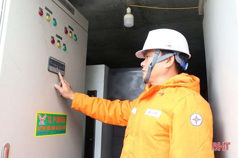 Công ty Điện lực Hà Tĩnh đang tập trung triển khai phương án cấp điện an toàn, ổn định; đẩy mạnh tuyên truyền an toàn điện, phòng ngừa sự cố, phục vụ Nhân dân vui Tết, đón Xuân