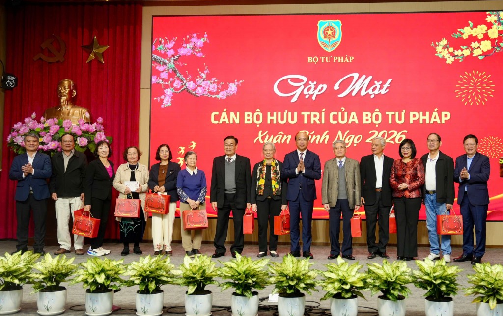 Lãnh đạo Bộ Tư pháp gặp mặt, tri ân cán bộ hưu trí dịp xuân Bính Ngọ 2026