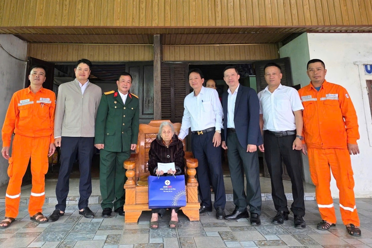 Để mùa xuân ấm hơn