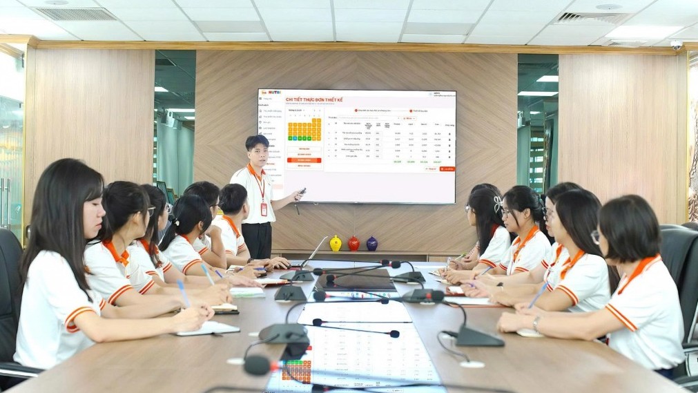 Hương Việt Sinh tiên phong số hóa suất ăn học đường: Minh bạch nguồn gốc thực phẩm chỉ bằng một cú chạm