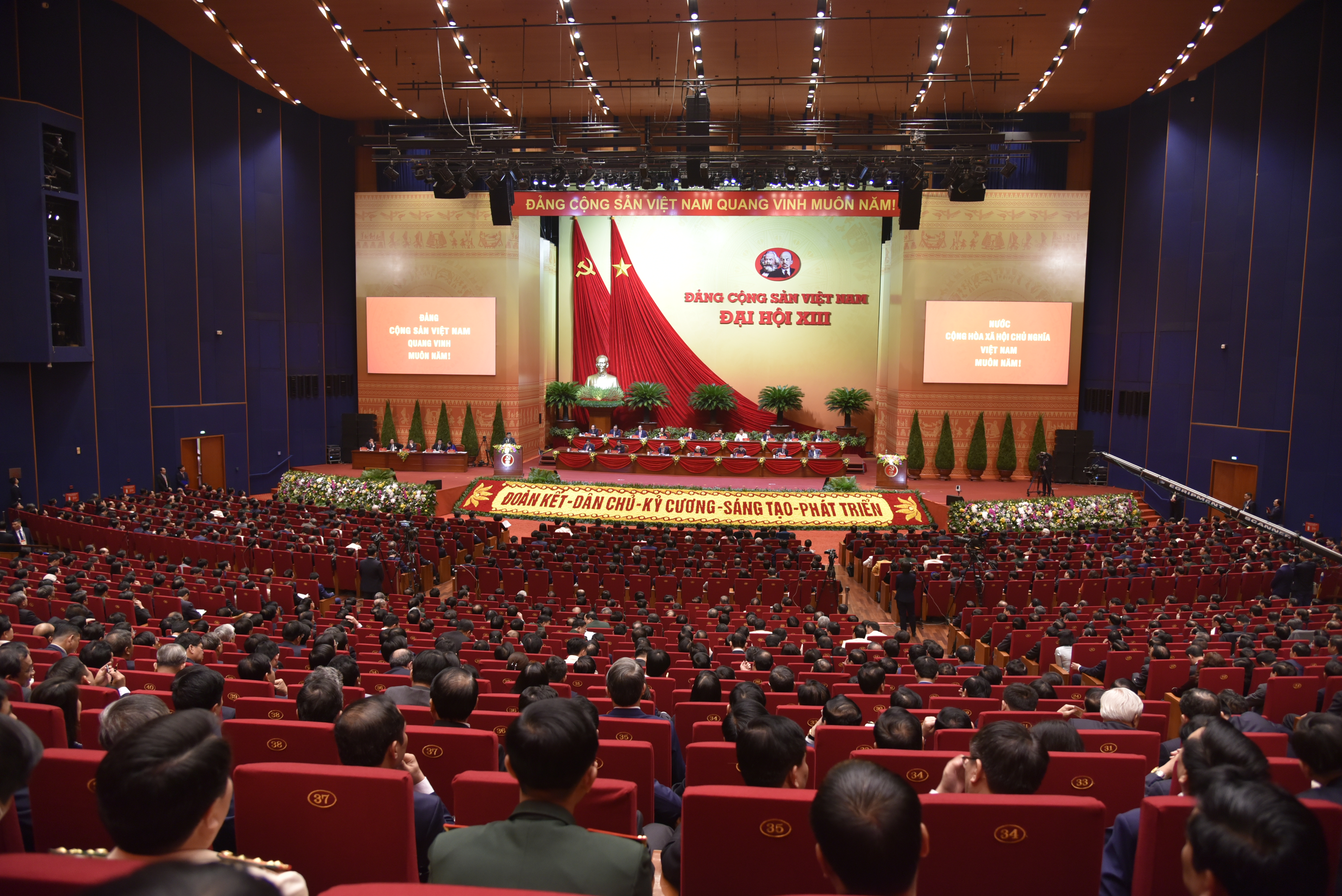 Sự lãnh đạo của Đảng trong xây dựng và hoàn thiện Nhà nước pháp quyền xã hội chủ nghĩa Việt Nam